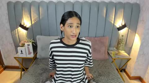 Snapshot of sky_fox_1 chatting on December 20, 3:53 pm STIVEN online show from December 20, 3:53 pm