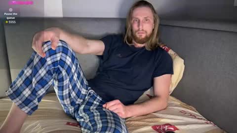 sky_guy25 online show from February 24, 9:57 pm