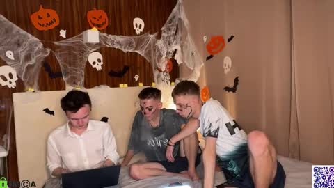 Snapshot of sky_hunter chatting on October 31, 5:58 pm sky_hunter online show from October 31, 5:58 pm