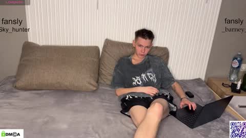 Snapshot of sky_hunter chatting on November 13, 7:57 pm sky_hunter online show from November 13, 7:57 pm