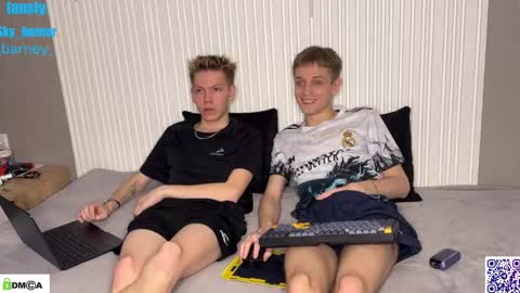 Snapshot of sky_hunter chatting on December 1, 9:09 pm sky_hunter online show from December 1, 9:09 pm