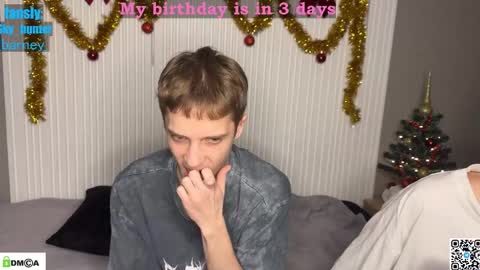 Snapshot of sky_hunter chatting on December 14, 7:07 pm sky_hunter online show from December 14, 7:07 pm