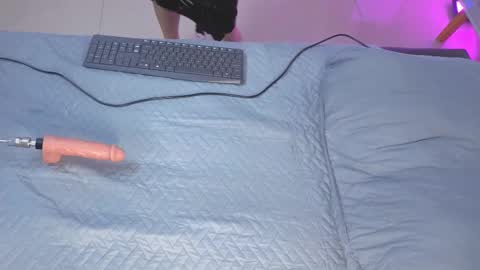 sky_johnson_ online show from November 5, 7:14 pm