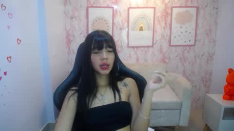 sky_sweet_a online show from December 18, 4:13 pm