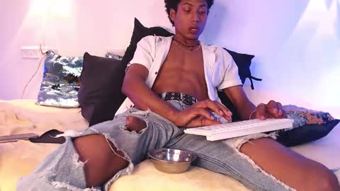 Snapshot of sky_walkerss chatting on February 20, 2:41 am sky_walkerss online show from February 20, 2:41 am