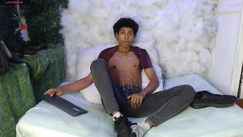 Snapshot of sky_walkerss chatting on March 2, 3:41 am sky_walkerss online show from March 2, 3:41 am