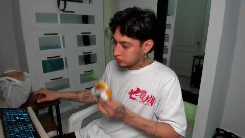 sky_wild online show from March 22, 4:49 am