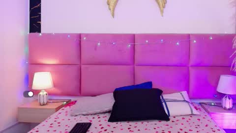 Snapshot of skyee_angel chatting on December 21, 1:29 pm Angel online show from December 21, 1:29 pm