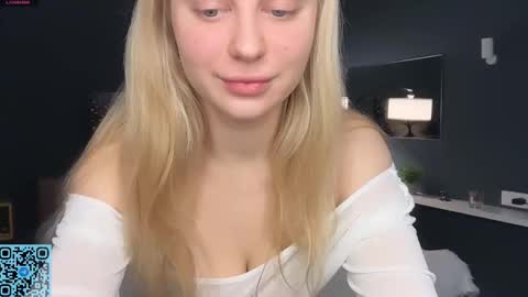 Skye online show from December 15, 8:35 pm