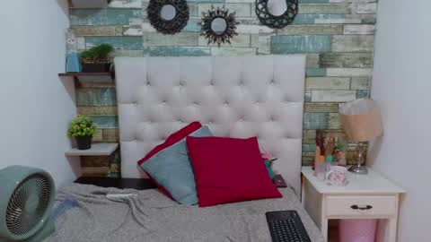 Snapshot of skyler_naomi chatting on April 29, 5:30 pm skyler_naomi online show from April 29, 5:30 pm