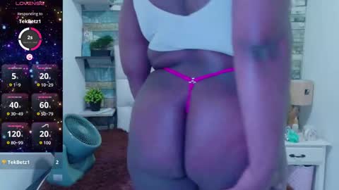 Snapshot of skyler_naomi chatting on May 20, 2:45 pm skyler_naomi online show from May 20, 2:45 pm