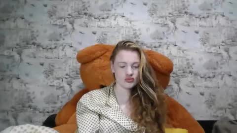 Skyler online show from October 29, 5:04 pm