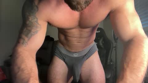 Snapshot of skylerflexes chatting on May 6, 10:48 pm Skyler Flexes online show from May 6, 10:48 pm