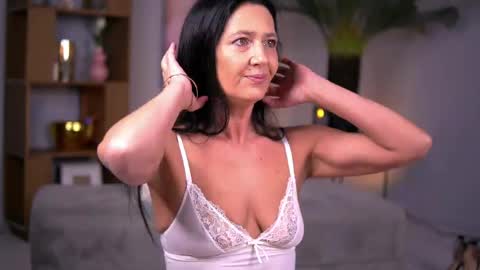 Skyler online show from April 14, 3:45 am