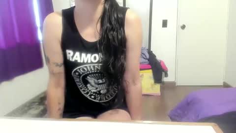 Snapshot of skylerwithe007 chatting on November 23, 9:14 pm skyler online show from November 23, 9:14 pm