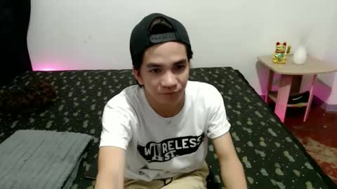 Snapshot of skyloquitexx chatting on April 15, 1:40 pm skyler online show from April 15, 1:40 pm