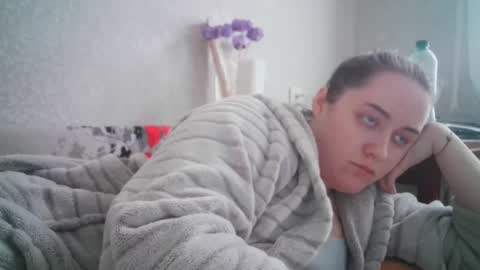 skyressie333 online show from March 4, 2:10 pm