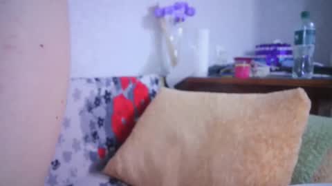 skyressie333 online show from March 4, 8:16 pm