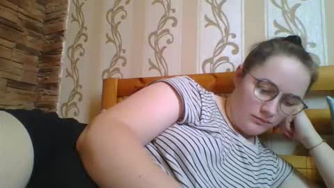 skyressie333 online show from February 6, 9:23 am