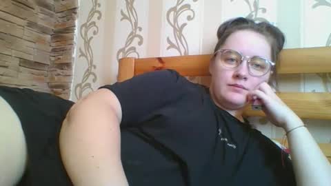 skyressie333 online show from February 18, 10:00 am