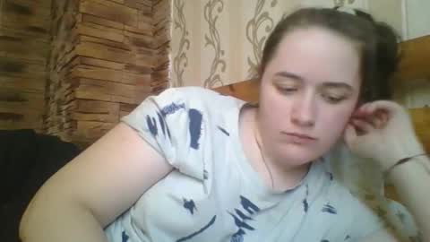 skyressie333 online show from March 18, 9:01 am