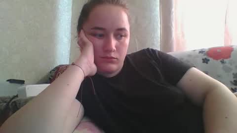 skyressie333 online show from June 9, 6:36 am