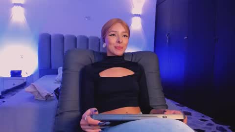 skythompson online show from October 3, 5:37 am
