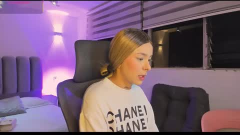 skythompson online show from October 20, 4:02 am