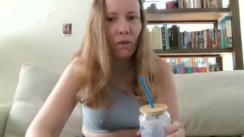 Snapshot of skywinters chatting on May 3, 1:39 pm Sky Winters online show from May 3, 1:39 pm