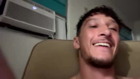 Snapshot of skyydaddy9 chatting on November 8, 3:29 am skyydaddy9 online show from November 8, 3:29 am