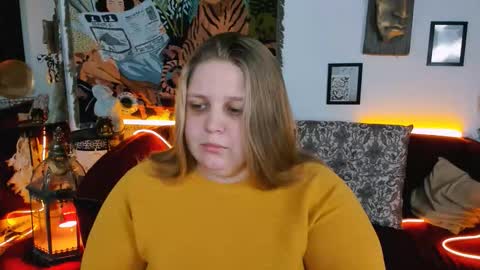 Snapshot of sladadeew chatting on January 17, 9:14 am Slada Deew online show from January 17, 9:14 am