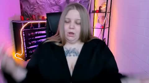 Snapshot of sladadeew chatting on February 8, 1:25 pm Slada Deew online show from February 8, 1:25 pm