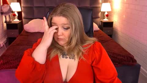 Snapshot of sladadeew chatting on February 14, 9:17 am Slada Deew online show from February 14, 9:17 am