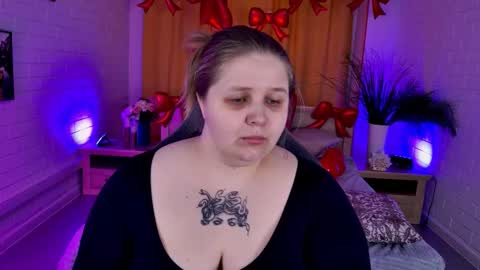 Snapshot of sladadeew chatting on February 15, 9:19 am Slada Deew online show from February 15, 9:19 am