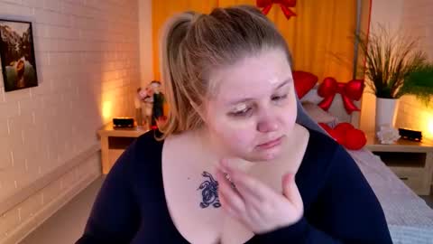 Snapshot of sladadeew chatting on February 22, 9:08 am Slada Deew online show from February 22, 9:08 am