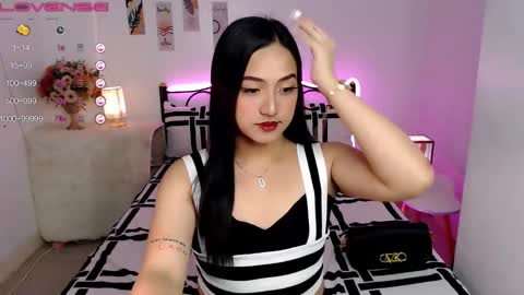 Queen Cyrine online show from January 6, 5:52 am