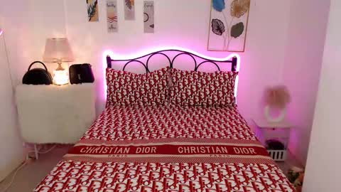 Queen Cyrine online show from March 10, 1:32 am