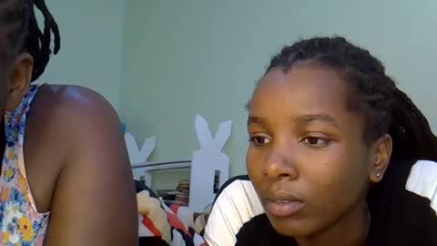 sleciah online show from January 7, 8:28 am