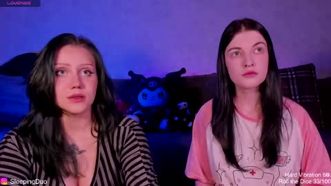 Snapshot of sleepingduo chatting on June 4, 6:14 pm Hi We are Iva and Angela Nice to meet u 3 online show from June 4, 6:14 pm