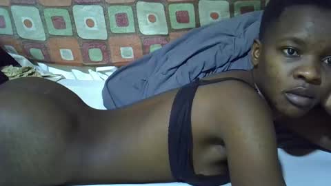 Snapshot of slender_queen chatting on March 6, 8:11 am slender_queen online show from March 6, 8:11 am