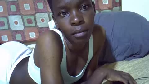 Snapshot of slender_queen chatting on April 9, 2:11 pm slender_queen online show from April 9, 2:11 pm