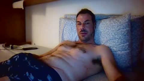 Snapshot of slevin1983 chatting on February 27, 10:20 pm slevin online show from February 27, 10:20 pm