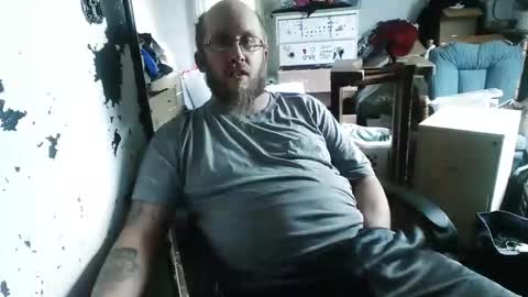 Snapshot of slickwill2391 chatting on May 3, 5:19 pm slickwill2391 online show from May 3, 5:19 pm
