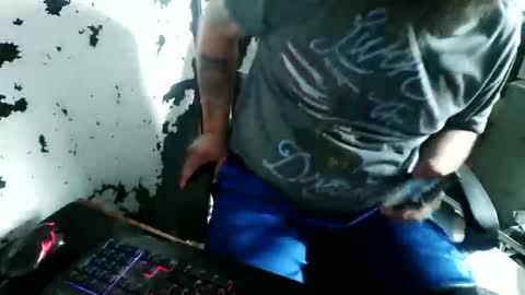 Snapshot of slickwill2391 chatting on June 10, 7:13 pm slickwill2391 online show from June 10, 7:13 pm