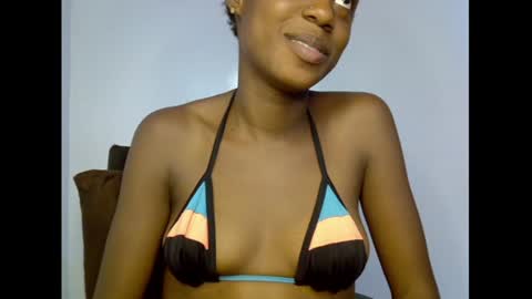Snapshot of slim_candy12 chatting on June 20, 7:05 pm Lily online show from June 20, 7:05 pm