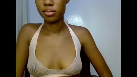Snapshot of slim_candy12 chatting on June 23, 7:50 am Lily online show from June 23, 7:50 am