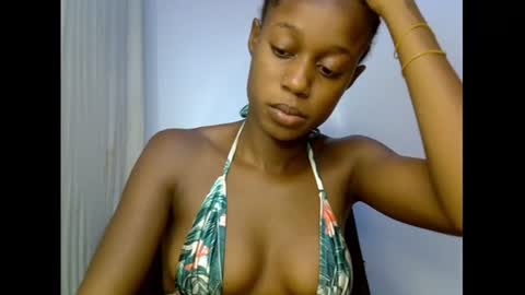 Snapshot of slim_candy12 chatting on June 28, 7:03 am Lily online show from June 28, 7:03 am