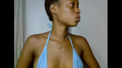 Snapshot of slim_candy12 chatting on July 3, 9:05 am Lily online show from July 3, 9:05 am