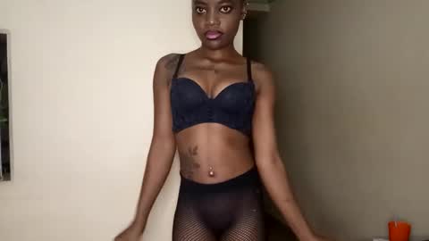 Snapshot of slim_desire chatting on November 19, 12:21 am slim_desire online show from November 19, 12:21 am