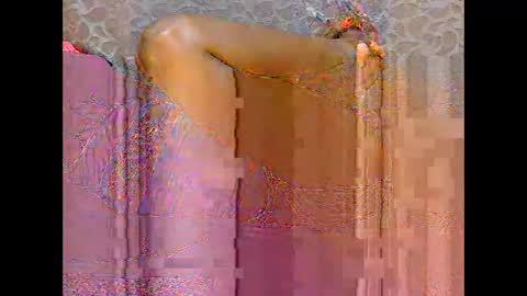 Snapshot of slim_girl01 chatting on February 3, 6:40 am slim_girl01 online show from February 3, 6:40 am